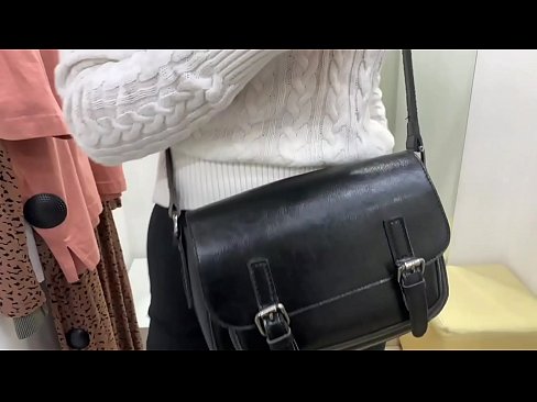 ❤️ Masturbação pública da jovem cadela FeralBerry com um dildo no provador Porno vídeo em pt.sexvideogif.ru ❌❤