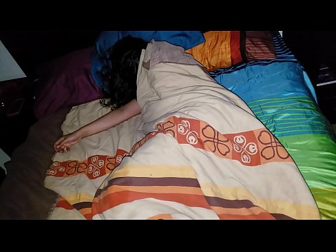 ❤️ Stepson berating a sua jovem madrasta enquanto ela dorme. Porno vídeo em pt.sexvideogif.ru ❌❤